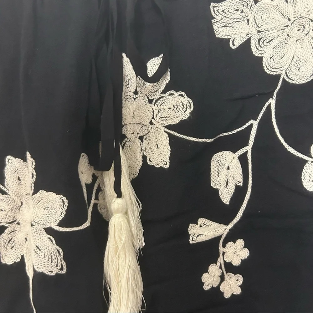 A Beautiful Soul Black Embroidered Floral Shorts Size L Boho Festival Tassel - Picture 4 of 10